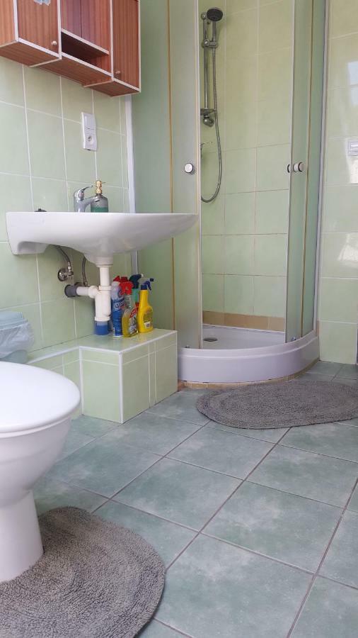 Ubytovanie Adka Hotel เลอโวชา ภายนอก รูปภาพ